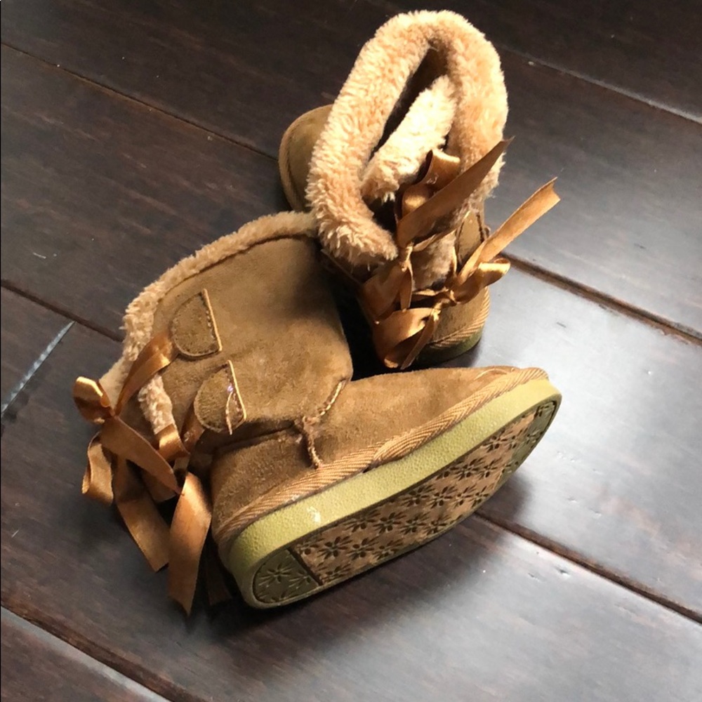 Girls brown boots
